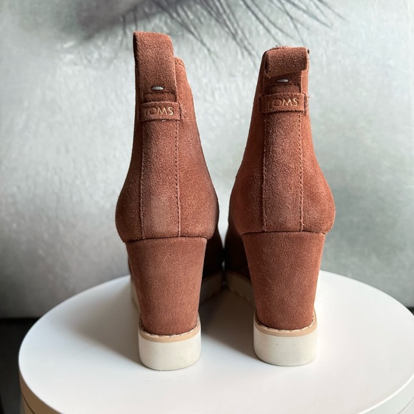 🌸TOMS🌸 Maddie Water-Resistant Wedge Lug Sole Booties Size: 7.5 - Picture 9 of 11